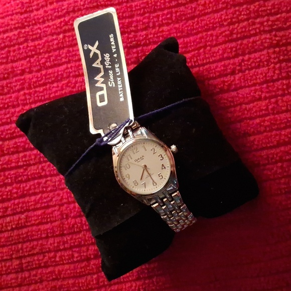 NWT,Lady's Gold,Sparkly,Bracelet,Watch with Second Hand,by OMAX⚘️🦋❤️ - Picture 8 of 9